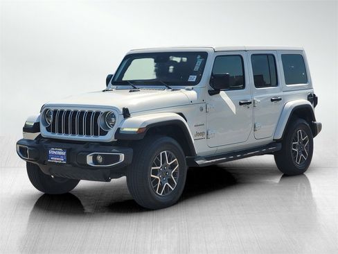 Used 2024 Jeep Wrangler Sahara image 8