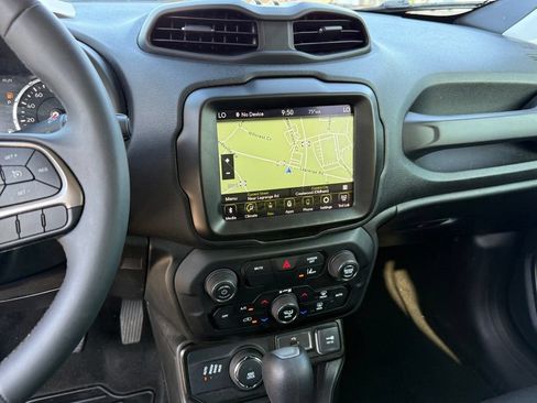 Used 2022 Jeep Renegade Latitude AWD/4WD image 19