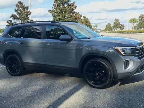 New 2026 Volkswagen Atlas SE image 2