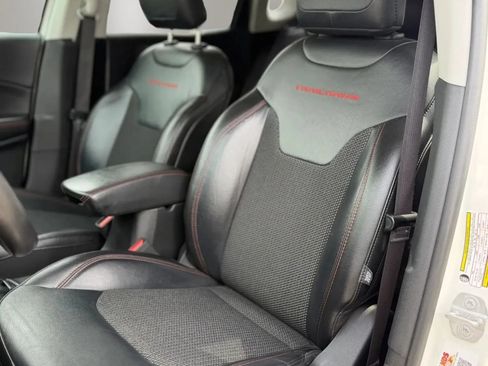 Used 2019 Jeep Compass Trailhawk AWD/4WD image 11
