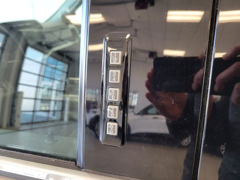 Used 2021 Ford F150 Lariat w/ Max Trailer Tow Package image 9