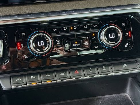 Used 2023 GMC Sierra 1500 Denali w/ Denali Reserve Package AWD/4WD image 42