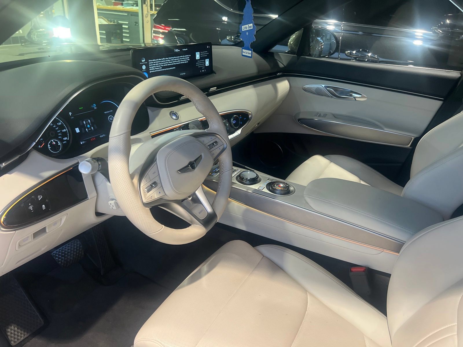 Used 2023 Genesis Electrified GV70 AWD/4WD image 25