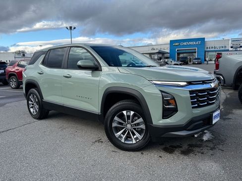 New 2026 Chevrolet Equinox LT image 2