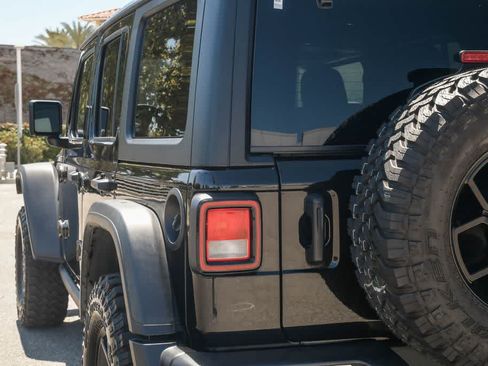 Used 2025 Jeep Wrangler Unlimited Sport AWD/4WD image 6