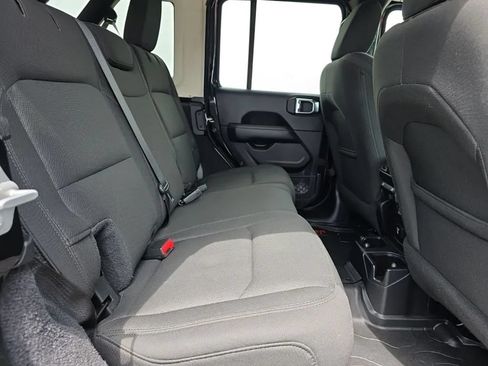 Used 2019 Jeep Wrangler Unlimited Sahara w/ Uconnect 4C Nav & Sound Group AWD/4WD image 16