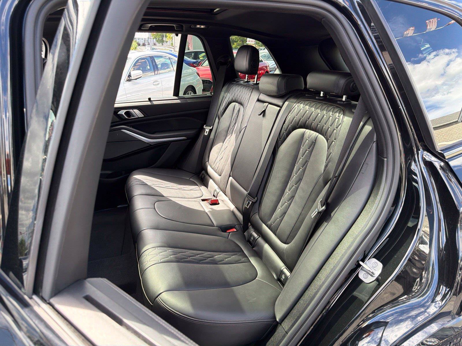Used 2022 BMW X5 M50i w/ Executive Package AWD/4WD image 25