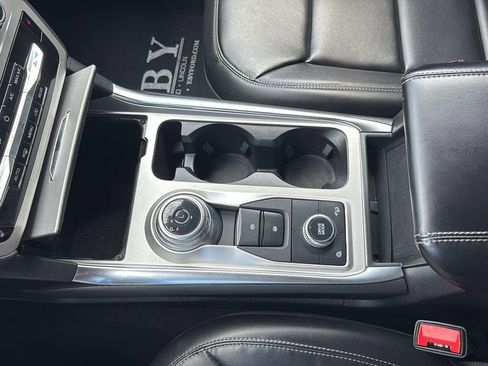 Used 2022 Ford Explorer XLT w/ Equipment Group 202A image 22