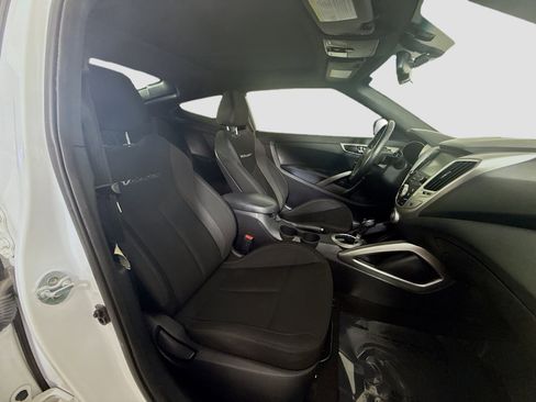 Used 2017 Hyundai Veloster Value Edition image 28