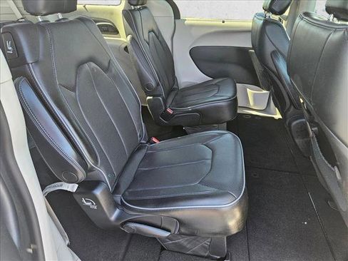 Used 2019 Chrysler Pacifica Limited FWD image 22