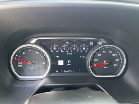 Used 2021 Chevrolet Suburban Premier w/ Premium Package AWD/4WD image 15