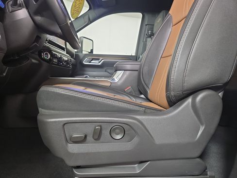 Used 2025 Chevrolet Silverado 3500 High Country w/ High Country Premium Package AWD/4WD image 34