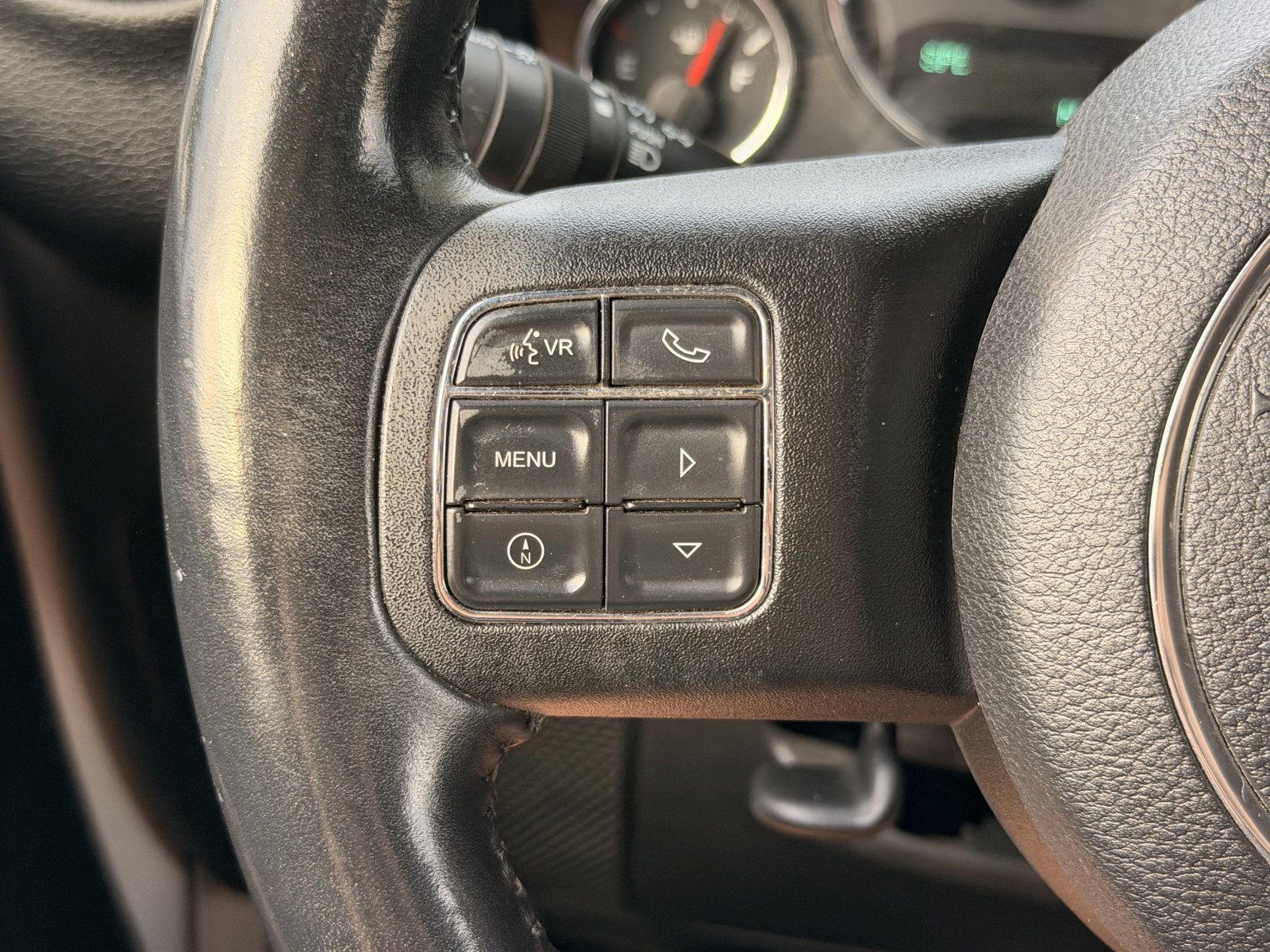 Used 2015 Jeep Wrangler Unlimited Sahara w/ Dual Top Group AWD/4WD image 18