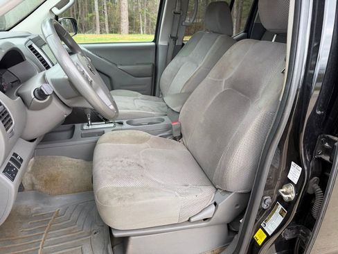 Used 2016 Nissan Frontier SV image 10