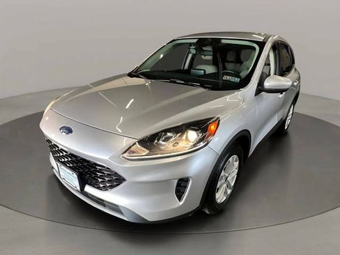 Used 2020 Ford Escape SE FWD image 2
