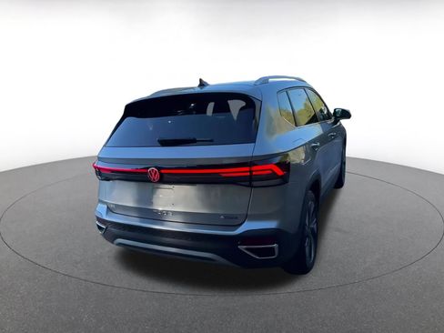 Used 2025 Volkswagen Taos SE image 14