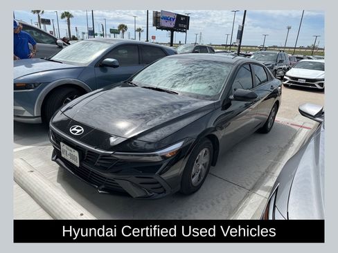 Used 2025 Hyundai Elantra SE FWD image 1