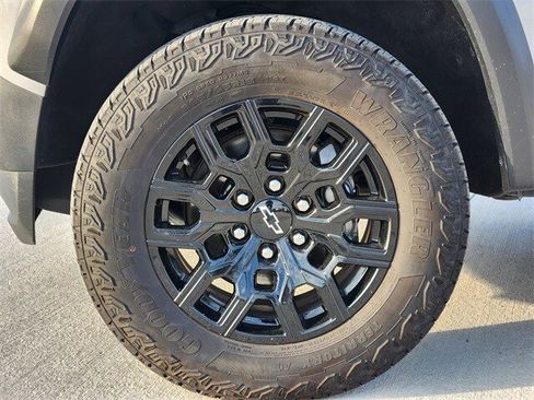 Used 2023 Chevrolet Colorado Trail Boss image 7