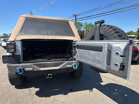 Used 2016 Jeep Wrangler Unlimited Sahara w/ Dual Top Group AWD/4WD image 15