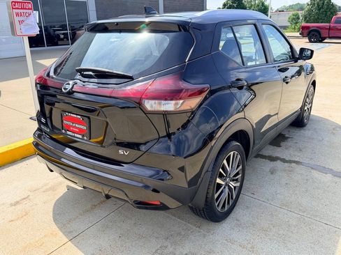 Used 2021 Nissan Kicks SV FWD image 4