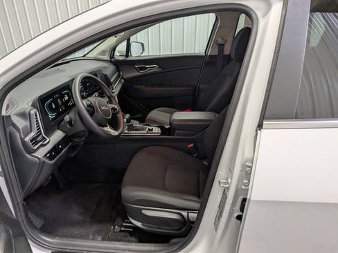 Used 2025 Kia Sportage LX image 13