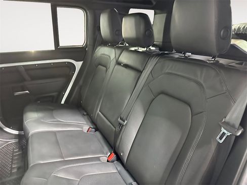 Used 2025 Land Rover Defender 110 X-Dynamic SE image 13