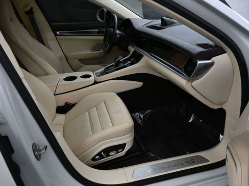 Used 2018 Porsche Panamera 4S image 26