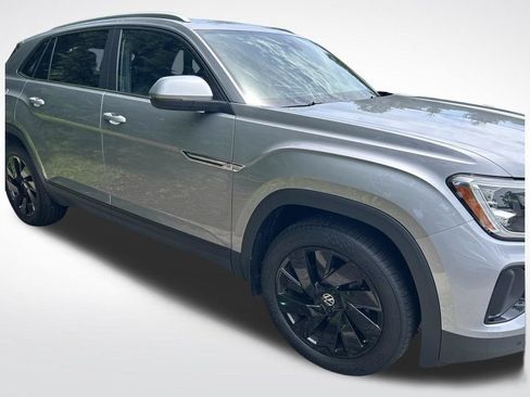 Used 2024 Volkswagen Atlas Cross Sport SE AWD/4WD image 3