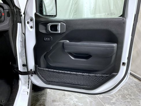 Used 2025 Jeep Wrangler Unlimited Rubicon image 17