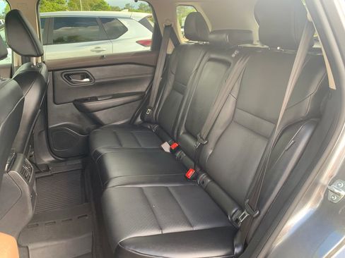 Used 2023 Nissan Rogue SV w/ SV Premium B Package image 11