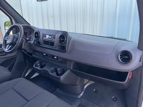 Used 2019 Mercedes-Benz Sprinter 1500 w/ Front Bench Seat Package image 12