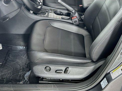 Used 2018 Volkswagen Passat 2.0T SE FWD image 18