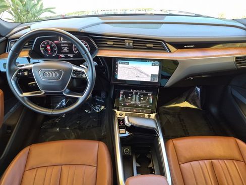 Used 2022 Audi e-tron Premium AWD/4WD image 17