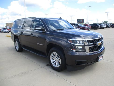 Used 2016 Chevrolet Suburban LT RWD image 8