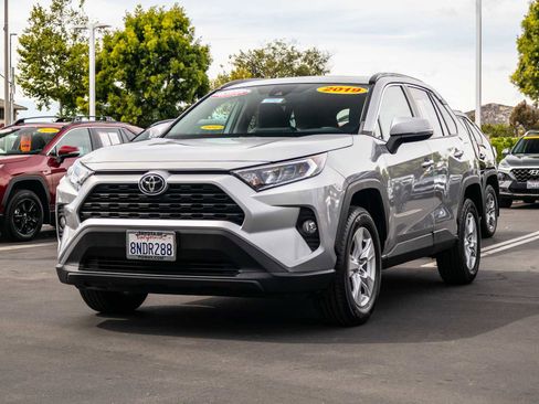 Used 2019 Toyota RAV4 XLE w/ Convenience Package FWD image 3