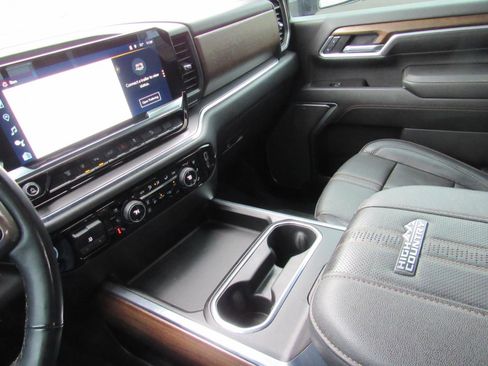 Used 2024 Chevrolet Silverado 2500 High Country image 38