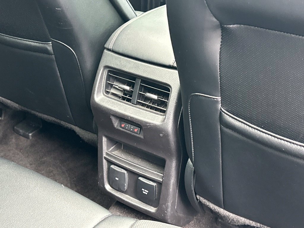 Used 2018 Ford Edge Titanium w/ Equipment Group 302A AWD/4WD image 43