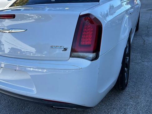 Used 2018 Chrysler 300 S image 38