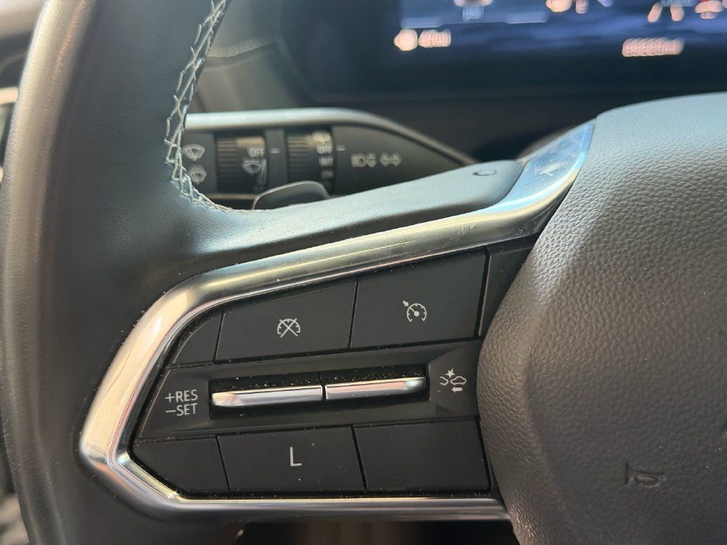 Used 2025 Chevrolet Traverse LT FWD image 23
