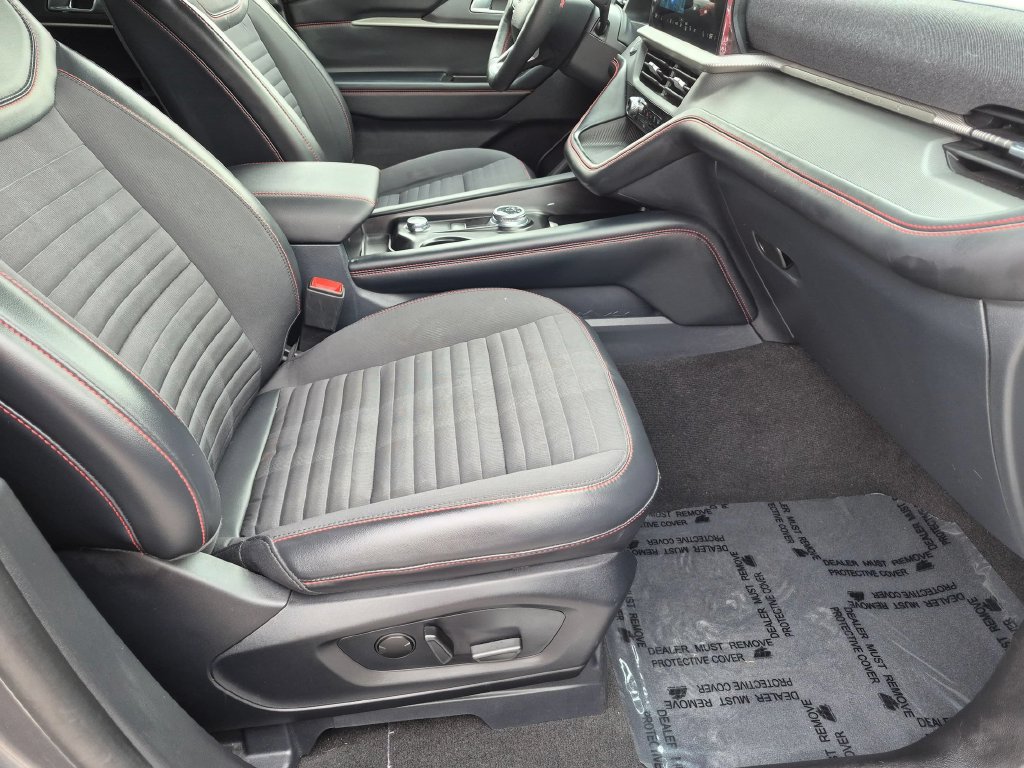 Used 2025 Ford Explorer ST-Line w/ ST-Line Street Pack AWD/4WD image 29