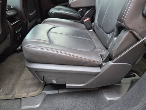Used 2017 Chevrolet Traverse LT AWD/4WD image 39