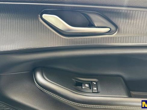 Used 2023 Jeep Grand Cherokee L Laredo image 22