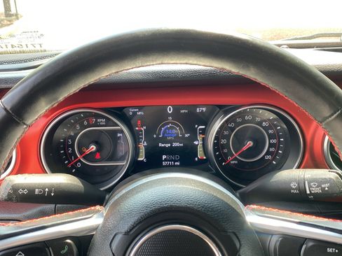 Used 2021 Jeep Gladiator Rubicon w/ Cold Weather Group image 10