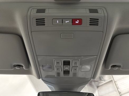 Used 2025 Volkswagen Jetta SE w/ Sunroof Package image 25