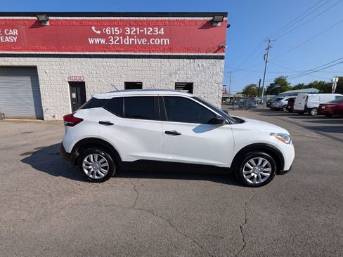 Used 2018 Nissan Kicks S image 5