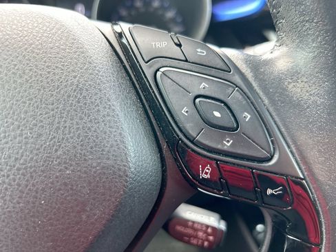 Used 2021 Toyota C-HR XLE FWD image 16