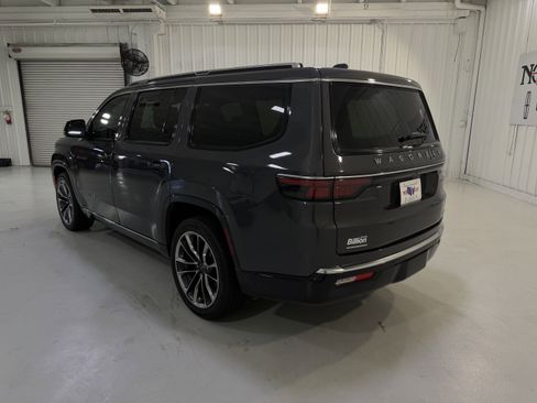Used 2022 Jeep Wagoneer Series III w/ Premium Group I AWD/4WD image 4