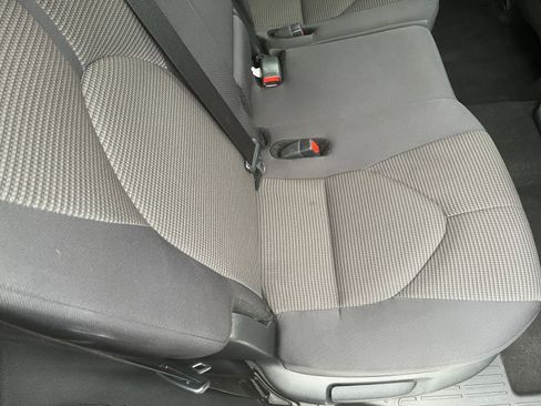 Used 2025 Toyota Highlander LE FWD image 41