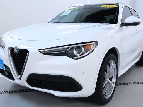 Used 2021 Alfa Romeo Stelvio Ti image 3