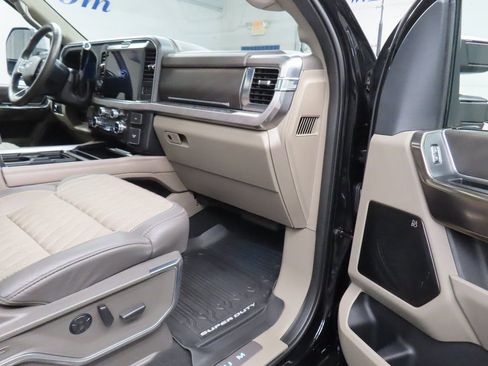 Used 2025 Ford F450 Platinum w/ Platinum Plus Package image 38